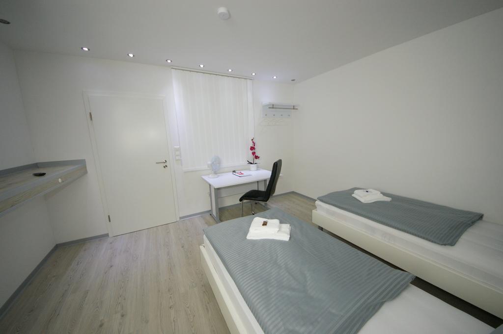 Hotel Am Rosenplatz,24 Stunden Check In, Kostenfreie Parkplaetze Brechtorf الغرفة الصورة