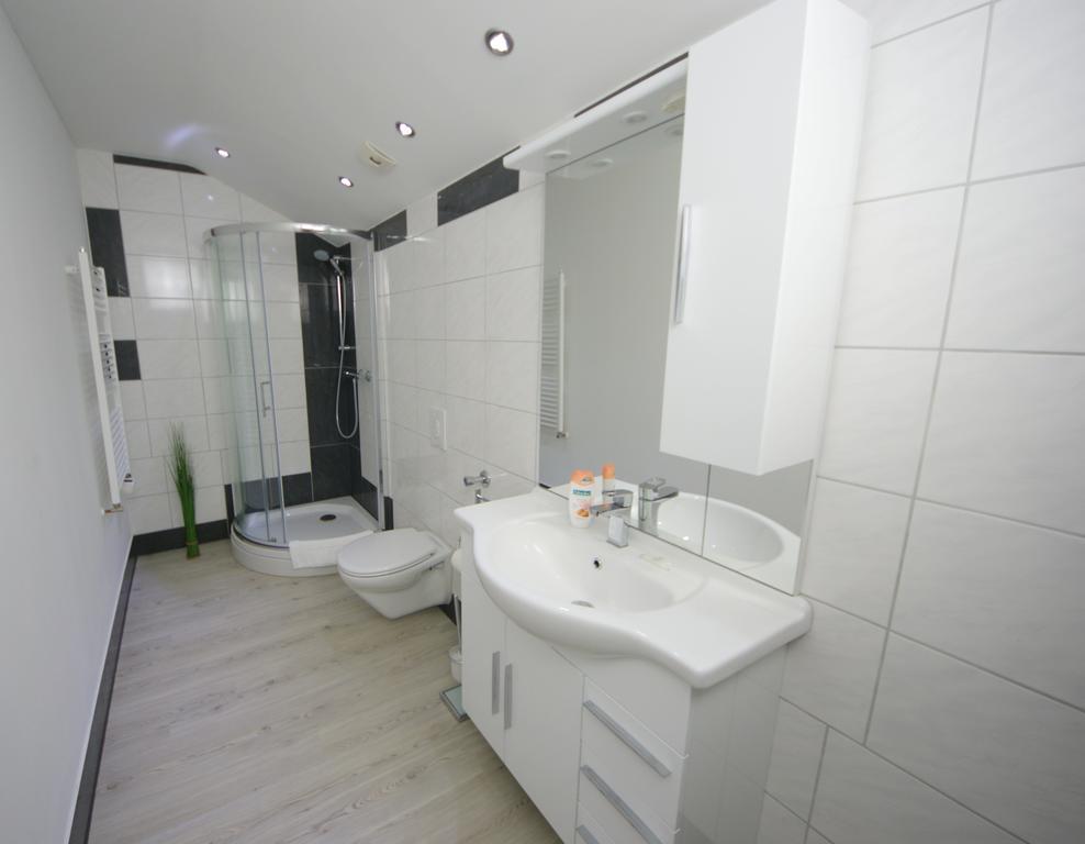 Hotel Am Rosenplatz,24 Stunden Check In, Kostenfreie Parkplaetze Brechtorf الغرفة الصورة
