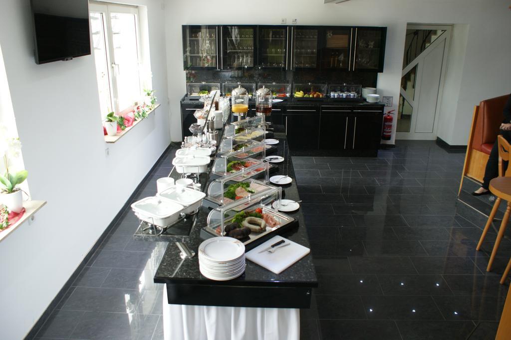 Hotel Am Rosenplatz,24 Stunden Check In, Kostenfreie Parkplaetze Brechtorf الغرفة الصورة