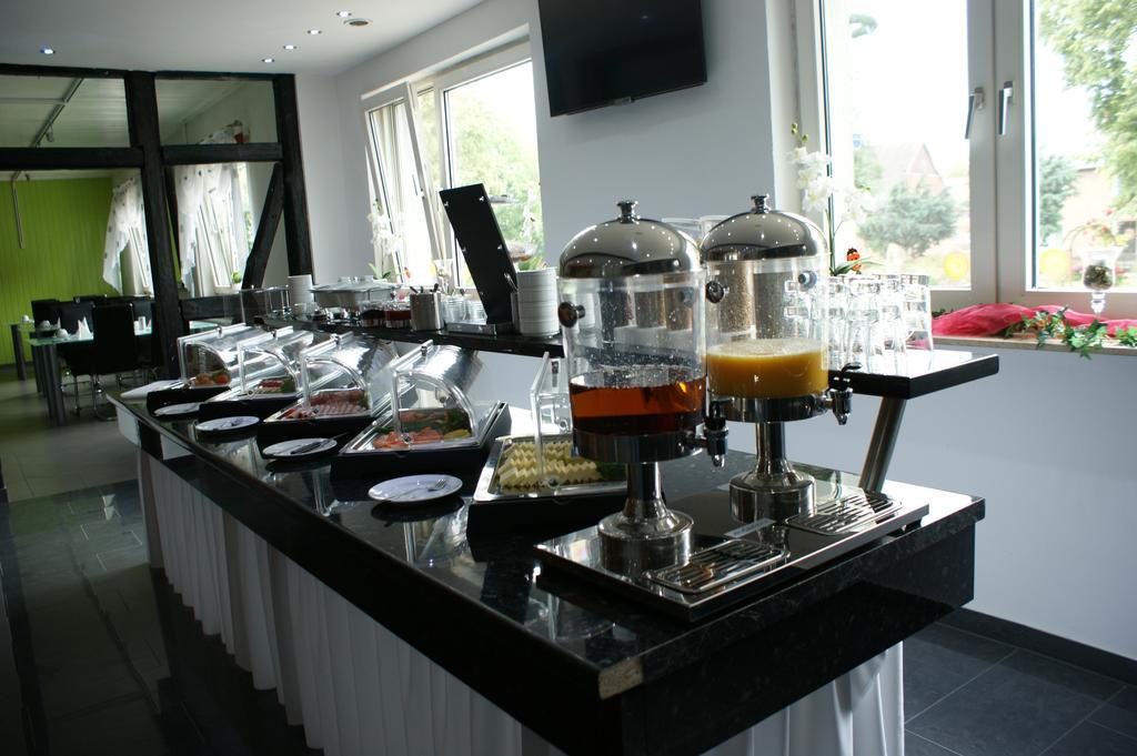 Hotel Am Rosenplatz,24 Stunden Check In, Kostenfreie Parkplaetze Brechtorf الغرفة الصورة