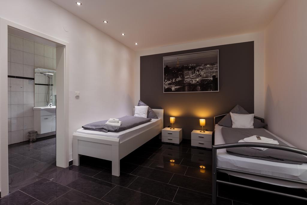 Hotel Am Rosenplatz,24 Stunden Check In, Kostenfreie Parkplaetze Brechtorf المظهر الخارجي الصورة