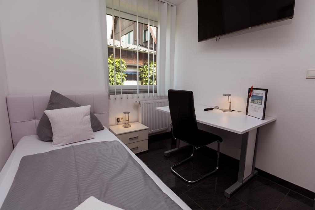 Hotel Am Rosenplatz,24 Stunden Check In, Kostenfreie Parkplaetze Brechtorf المظهر الخارجي الصورة