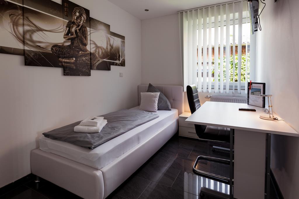 Hotel Am Rosenplatz,24 Stunden Check In, Kostenfreie Parkplaetze Brechtorf المظهر الخارجي الصورة